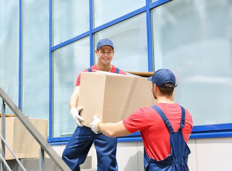 Moving truck service in Roehampton for residential and local moves